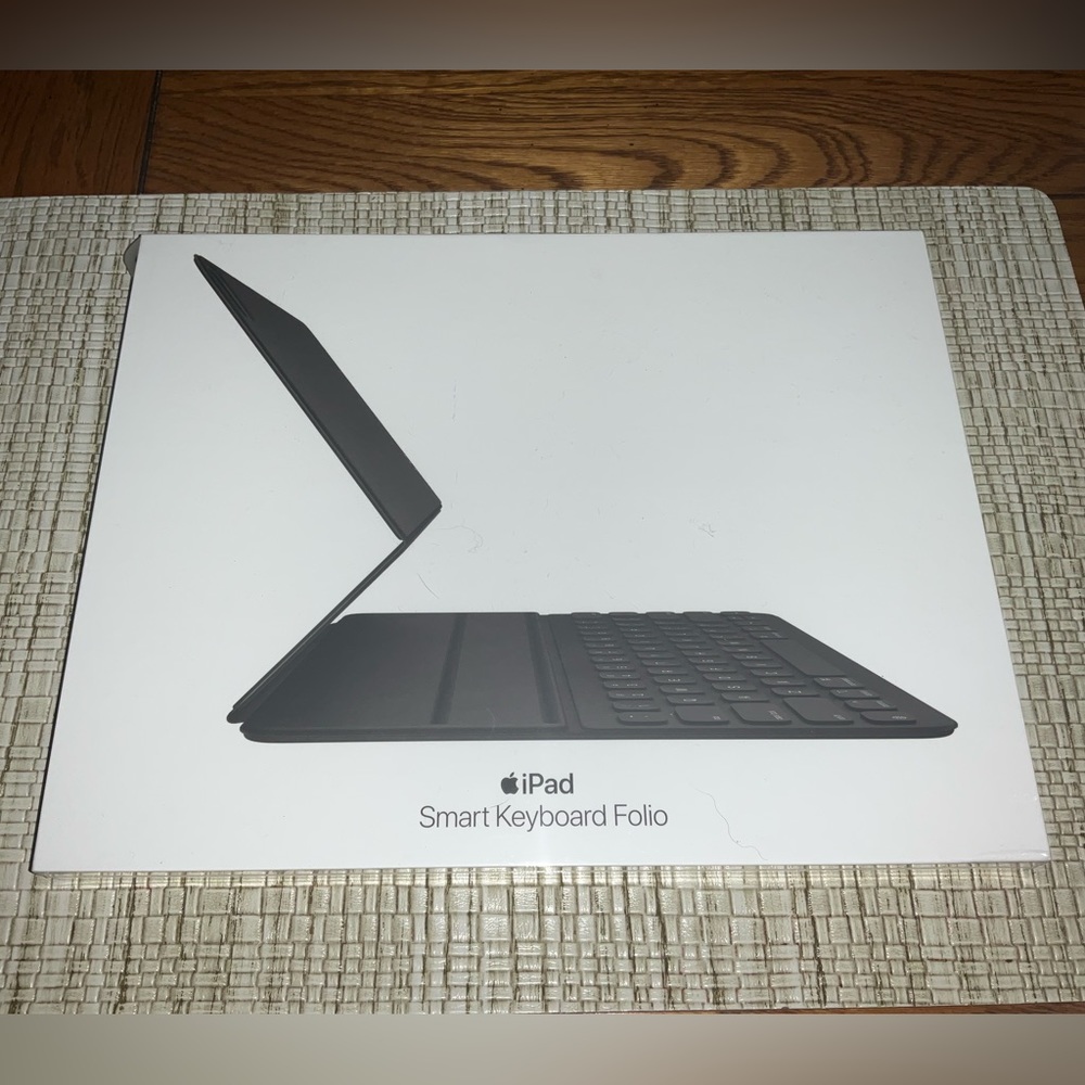 Apple Smart Keyboard Folio for iPad Pro 12.9-inch (6th generation) - US English